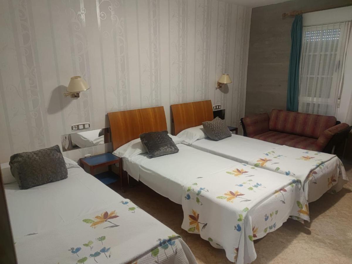 Hostal Burbia Villafranca Del Bierzo Exterior foto