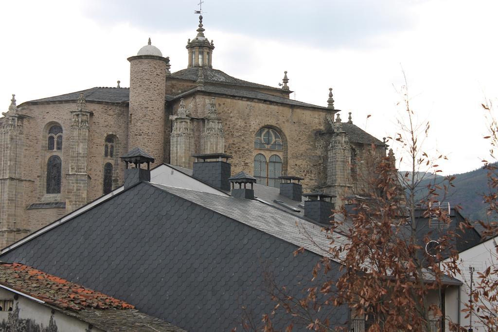 Hostal Burbia Villafranca Del Bierzo Exterior foto