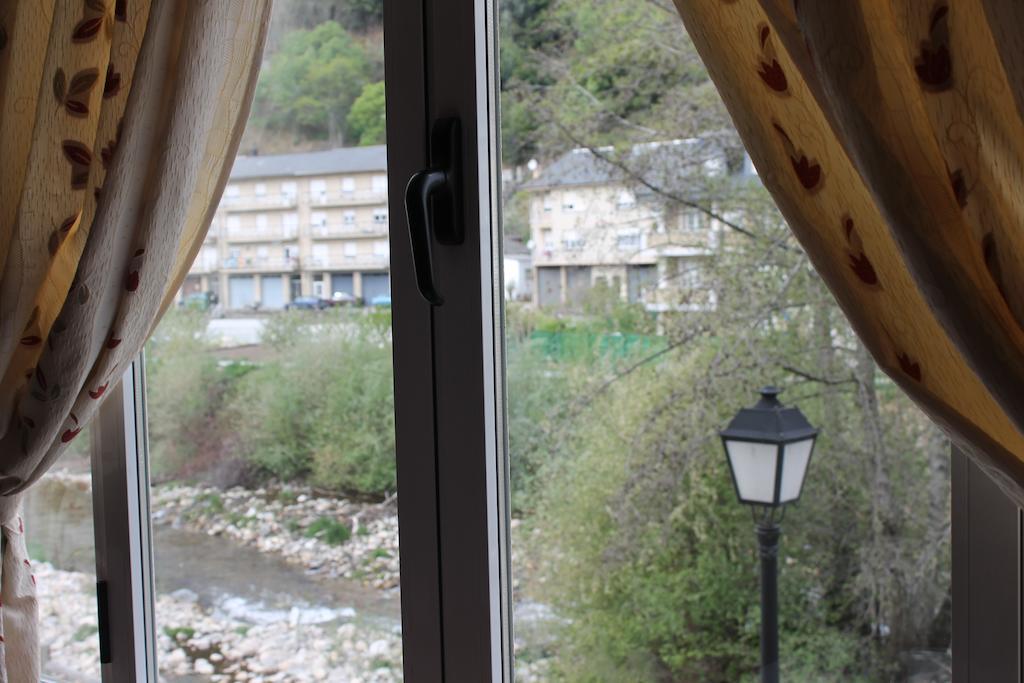 Hostal Burbia Villafranca Del Bierzo Quarto foto